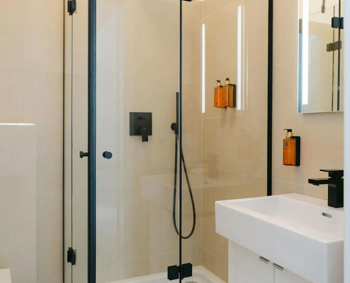 شقة Neat 2Br Perfect For 4 Free Parking فيينا النمسا